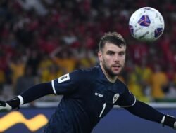 Penjaga Gawang Timnas Indonesia Dinilai Tenang Meski Hadapi Tekanan Suporter Feyenoord
