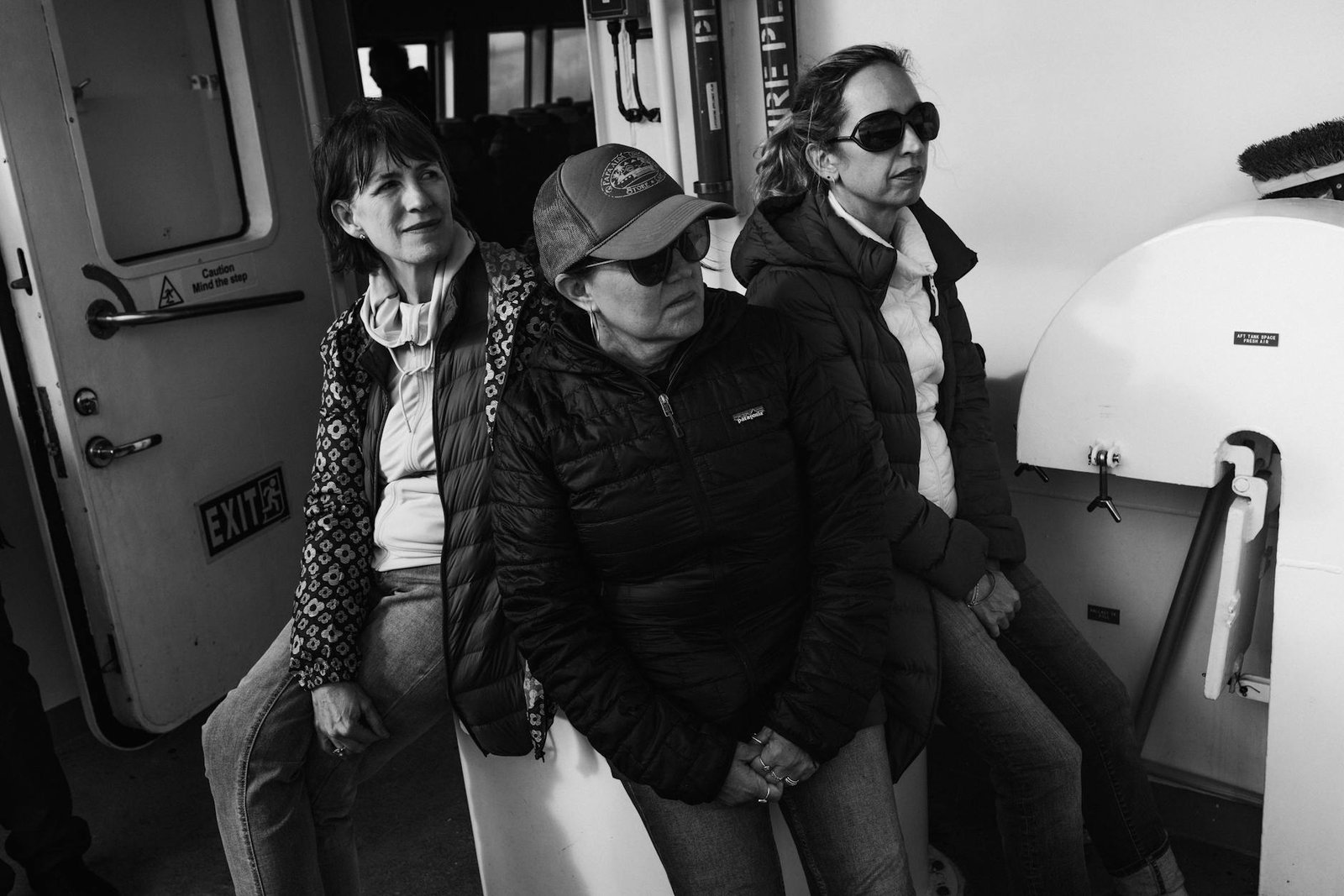 Gambar menampilkan rangkuman berita terbaru terpopuler hari ini dengan judul‑judul terkini dan foto terkait