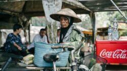 Berita hari ini di Indonesia: Pilih Antara Politik atau Ekonomi?